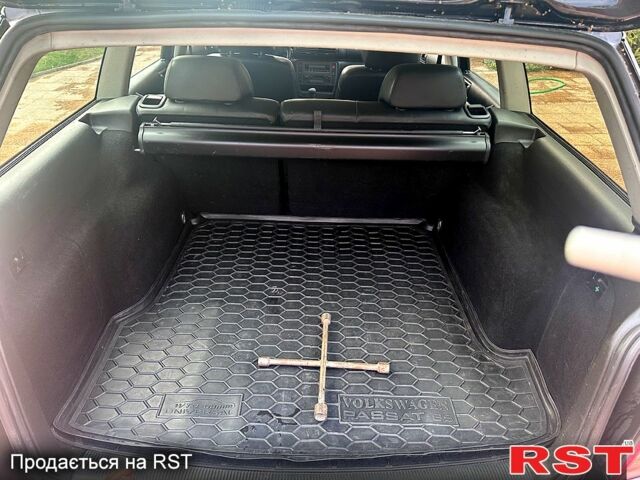 Черный Фольксваген Пассат, объемом двигателя 2 л и пробегом 200 тыс. км за 5500 $, фото 5 на Automoto.ua