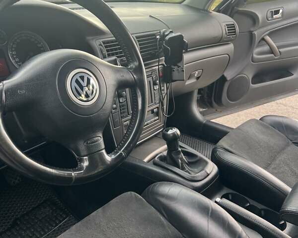 Черный Фольксваген Пассат, объемом двигателя 2.5 л и пробегом 310 тыс. км за 4850 $, фото 4 на Automoto.ua