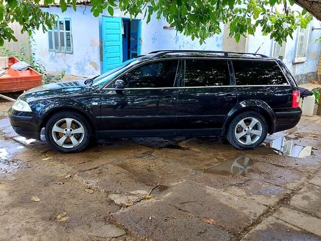 Черный Фольксваген Пассат, объемом двигателя 2 л и пробегом 270 тыс. км за 4200 $, фото 1 на Automoto.ua