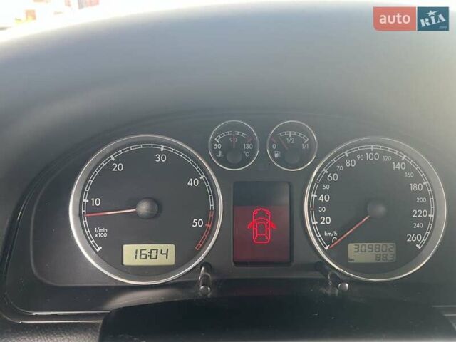 Черный Фольксваген Пассат, объемом двигателя 2.5 л и пробегом 310 тыс. км за 4850 $, фото 1 на Automoto.ua