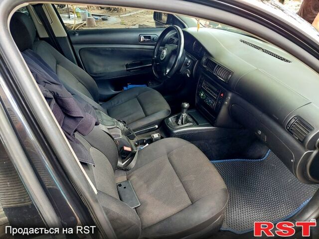 Черный Фольксваген Пассат, объемом двигателя 2 л и пробегом 270 тыс. км за 4200 $, фото 6 на Automoto.ua