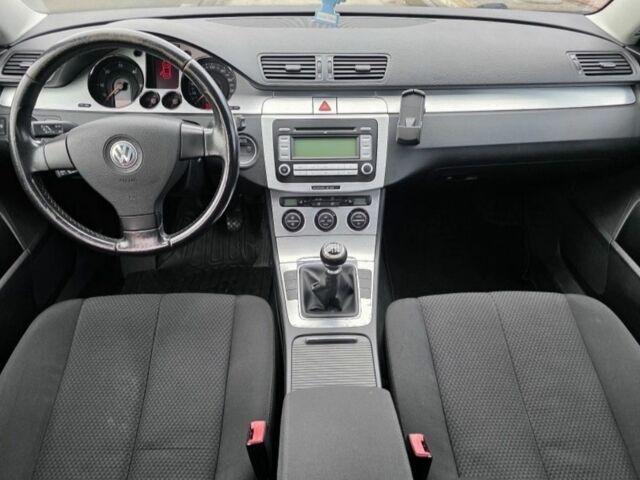 Черный Фольксваген Пассат, объемом двигателя 2 л и пробегом 246 тыс. км за 2300 $, фото 5 на Automoto.ua