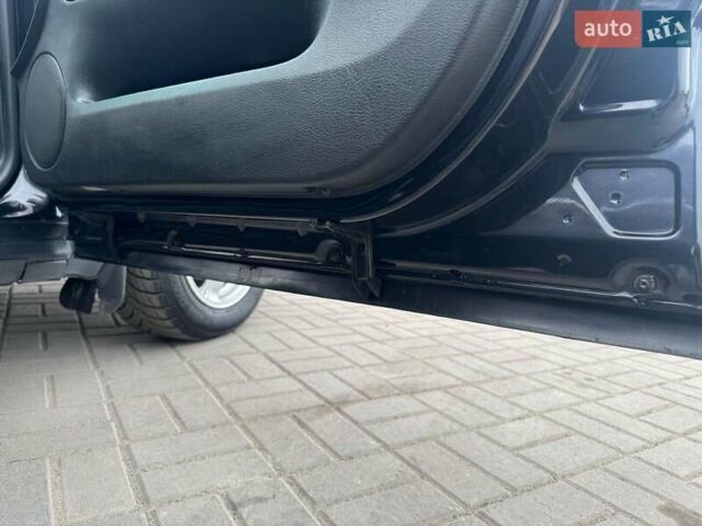 Черный Фольксваген Пассат, объемом двигателя 1.6 л и пробегом 294 тыс. км за 4300 $, фото 7 на Automoto.ua