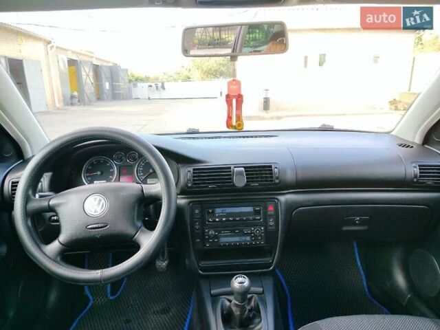 Черный Фольксваген Пассат, объемом двигателя 1.6 л и пробегом 228 тыс. км за 4990 $, фото 10 на Automoto.ua