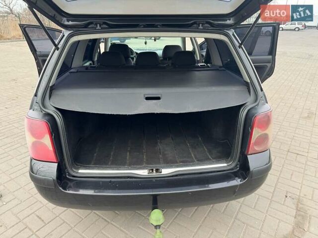 Черный Фольксваген Пассат, объемом двигателя 1.6 л и пробегом 294 тыс. км за 4300 $, фото 9 на Automoto.ua