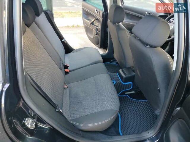 Черный Фольксваген Пассат, объемом двигателя 1.6 л и пробегом 228 тыс. км за 4990 $, фото 14 на Automoto.ua