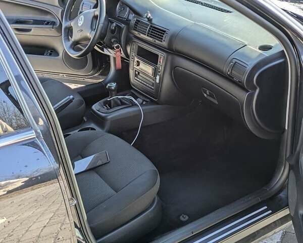 Черный Фольксваген Пассат, объемом двигателя 1.6 л и пробегом 295 тыс. км за 4300 $, фото 6 на Automoto.ua