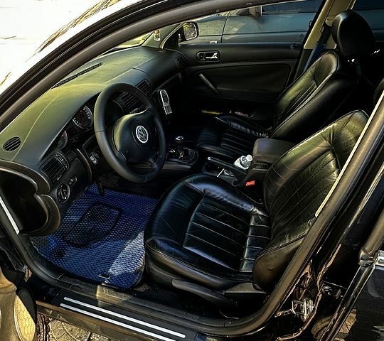 Черный Фольксваген Пассат, объемом двигателя 1.8 л и пробегом 349 тыс. км за 5000 $, фото 7 на Automoto.ua