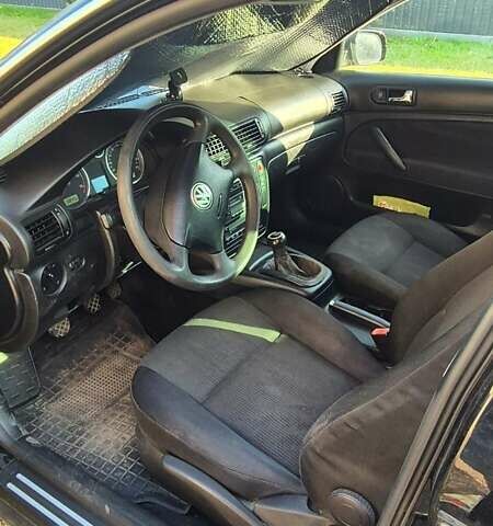 Черный Фольксваген Пассат, объемом двигателя 1.6 л и пробегом 296 тыс. км за 5200 $, фото 6 на Automoto.ua