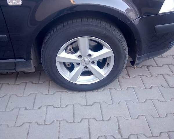 Черный Фольксваген Пассат, объемом двигателя 1.6 л и пробегом 200 тыс. км за 4400 $, фото 3 на Automoto.ua