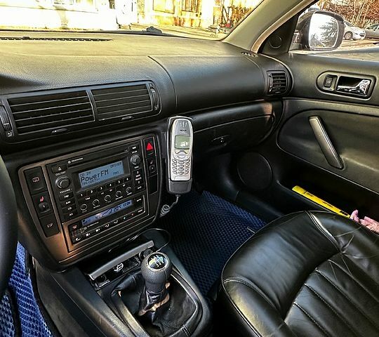 Черный Фольксваген Пассат, объемом двигателя 1.8 л и пробегом 349 тыс. км за 5000 $, фото 11 на Automoto.ua