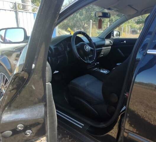 Черный Фольксваген Пассат, объемом двигателя 1.78 л и пробегом 256 тыс. км за 4800 $, фото 6 на Automoto.ua