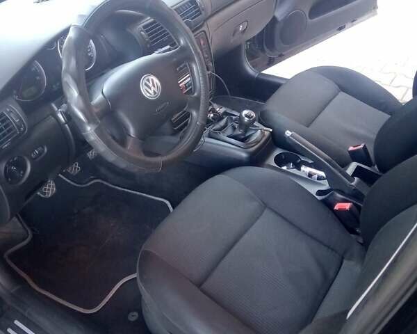 Черный Фольксваген Пассат, объемом двигателя 1.6 л и пробегом 200 тыс. км за 4400 $, фото 1 на Automoto.ua