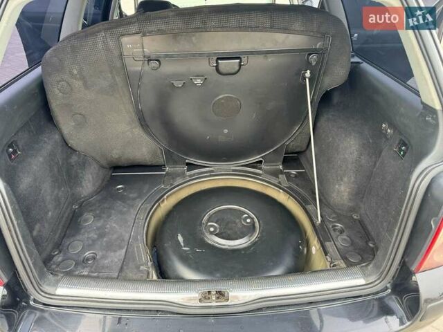 Черный Фольксваген Пассат, объемом двигателя 1.6 л и пробегом 294 тыс. км за 4300 $, фото 12 на Automoto.ua