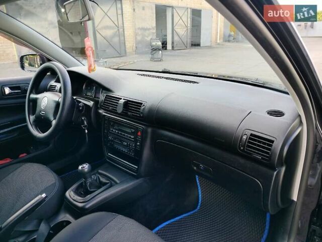 Черный Фольксваген Пассат, объемом двигателя 1.6 л и пробегом 228 тыс. км за 4990 $, фото 11 на Automoto.ua