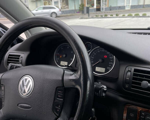 Чорний Фольксваген Пассат, об'ємом двигуна 1.9 л та пробігом 353 тис. км за 4400 $, фото 5 на Automoto.ua