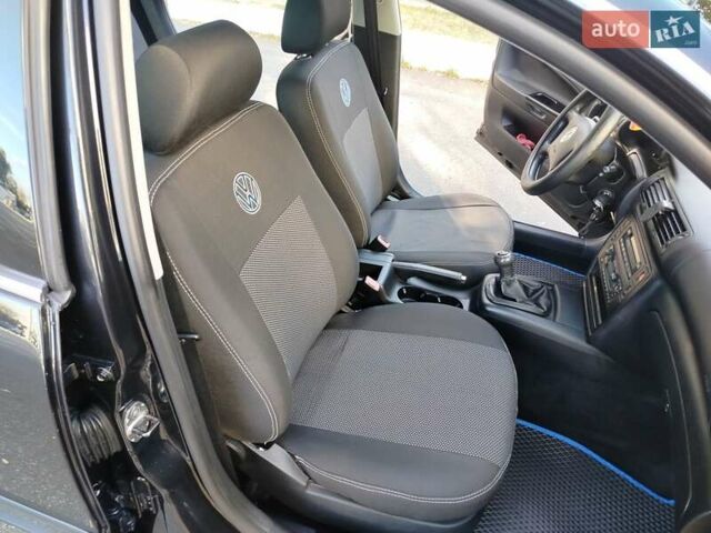 Черный Фольксваген Пассат, объемом двигателя 1.6 л и пробегом 228 тыс. км за 4990 $, фото 15 на Automoto.ua