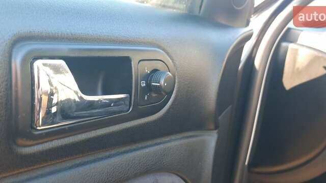 Черный Фольксваген Пассат, объемом двигателя 2 л и пробегом 291 тыс. км за 3600 $, фото 11 на Automoto.ua