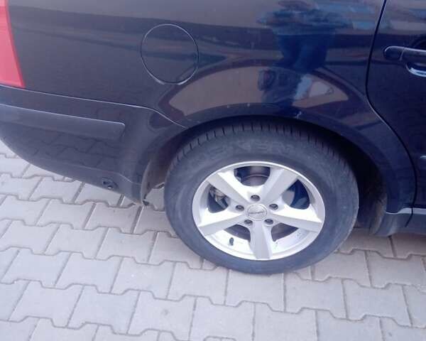 Черный Фольксваген Пассат, объемом двигателя 1.6 л и пробегом 200 тыс. км за 4400 $, фото 2 на Automoto.ua