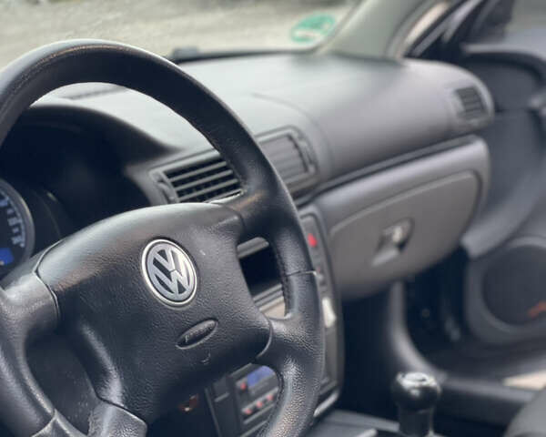 Чорний Фольксваген Пассат, об'ємом двигуна 1.6 л та пробігом 303 тис. км за 4199 $, фото 6 на Automoto.ua