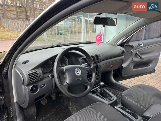 Черный Фольксваген Пассат, объемом двигателя 1.9 л и пробегом 328 тыс. км за 4200 $, фото 16 на Automoto.ua