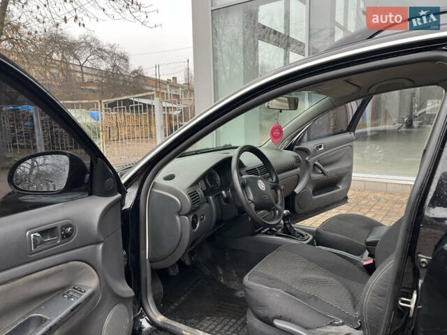 Черный Фольксваген Пассат, объемом двигателя 1.9 л и пробегом 328 тыс. км за 4200 $, фото 17 на Automoto.ua