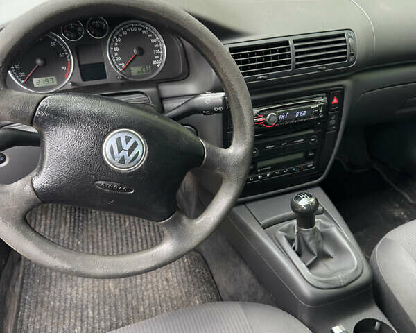 Черный Фольксваген Пассат, объемом двигателя 1.6 л и пробегом 249 тыс. км за 4400 $, фото 22 на Automoto.ua