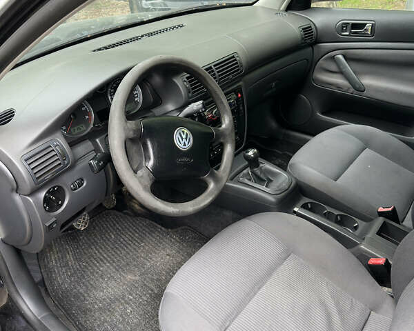 Черный Фольксваген Пассат, объемом двигателя 1.6 л и пробегом 249 тыс. км за 4600 $, фото 23 на Automoto.ua