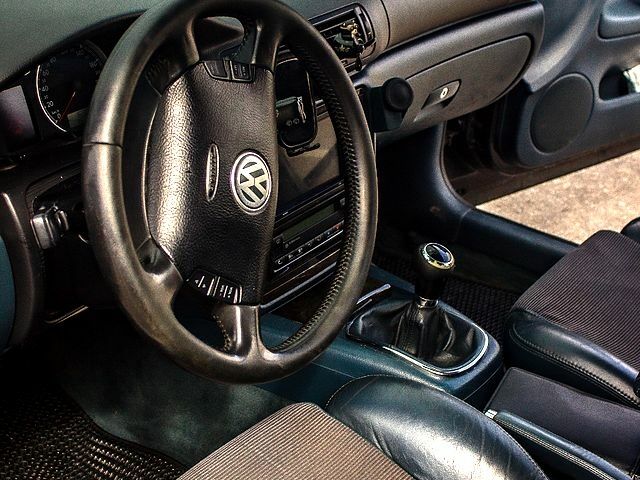 Черный Фольксваген Пассат, объемом двигателя 2 л и пробегом 358 тыс. км за 5500 $, фото 6 на Automoto.ua