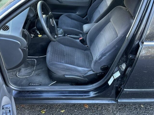 Черный Фольксваген Пассат, объемом двигателя 1.9 л и пробегом 230 тыс. км за 2799 $, фото 7 на Automoto.ua