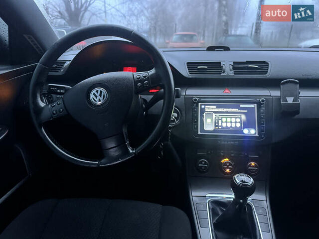 Черный Фольксваген Пассат, объемом двигателя 2 л и пробегом 317 тыс. км за 5450 $, фото 43 на Automoto.ua