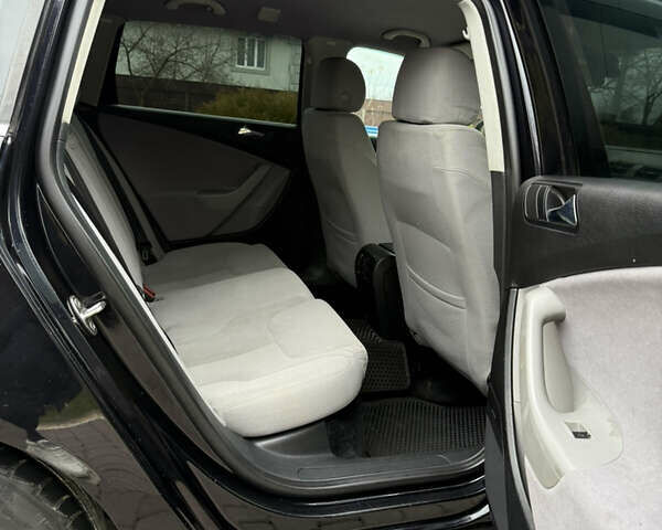 Черный Фольксваген Пассат, объемом двигателя 2 л и пробегом 350 тыс. км за 5850 $, фото 19 на Automoto.ua