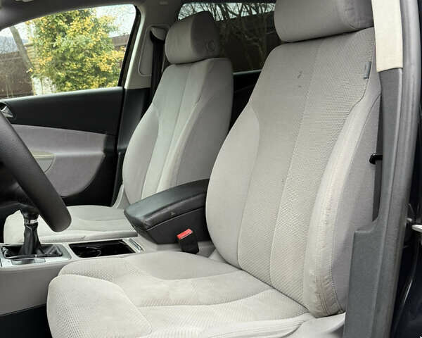 Черный Фольксваген Пассат, объемом двигателя 2 л и пробегом 350 тыс. км за 5850 $, фото 12 на Automoto.ua