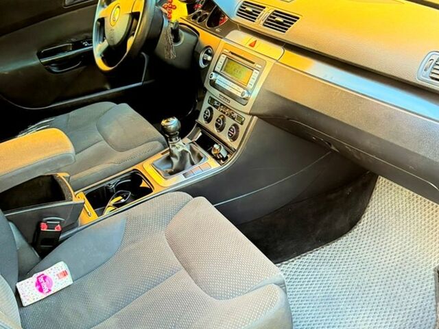 Чорний Фольксваген Пассат, об'ємом двигуна 2 л та пробігом 316 тис. км за 5700 $, фото 6 на Automoto.ua