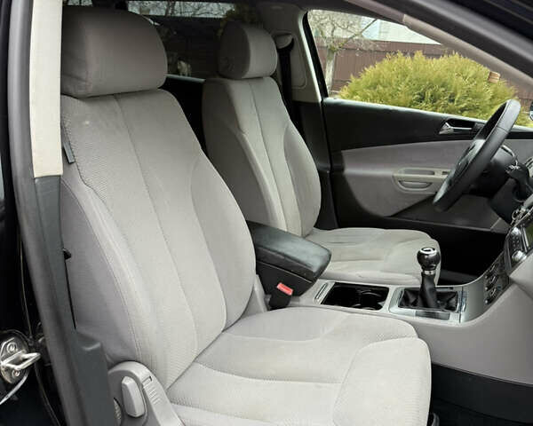 Черный Фольксваген Пассат, объемом двигателя 2 л и пробегом 350 тыс. км за 5850 $, фото 23 на Automoto.ua