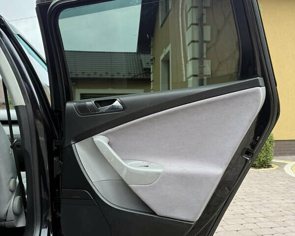 Черный Фольксваген Пассат, объемом двигателя 2 л и пробегом 350 тыс. км за 5850 $, фото 18 на Automoto.ua