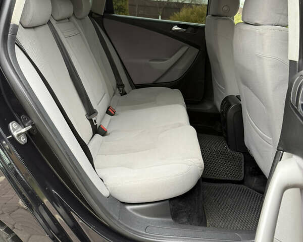 Черный Фольксваген Пассат, объемом двигателя 2 л и пробегом 350 тыс. км за 5850 $, фото 20 на Automoto.ua