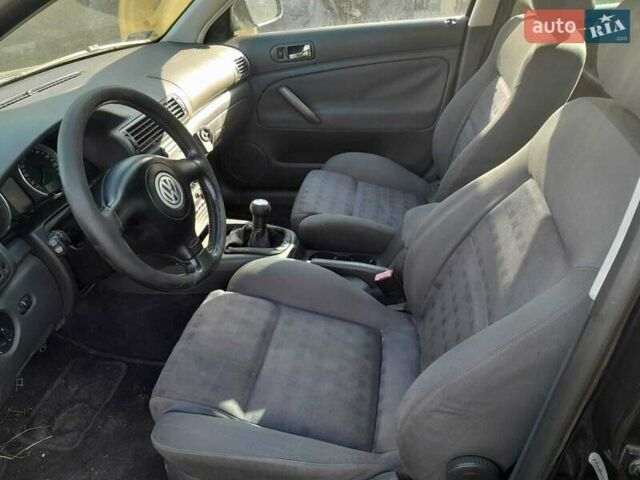 Черный Фольксваген Пассат, объемом двигателя 2 л и пробегом 490 тыс. км за 1350 $, фото 1 на Automoto.ua