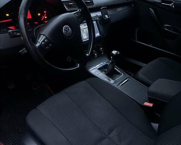 Черный Фольксваген Пассат, объемом двигателя 2 л и пробегом 317 тыс. км за 5450 $, фото 46 на Automoto.ua