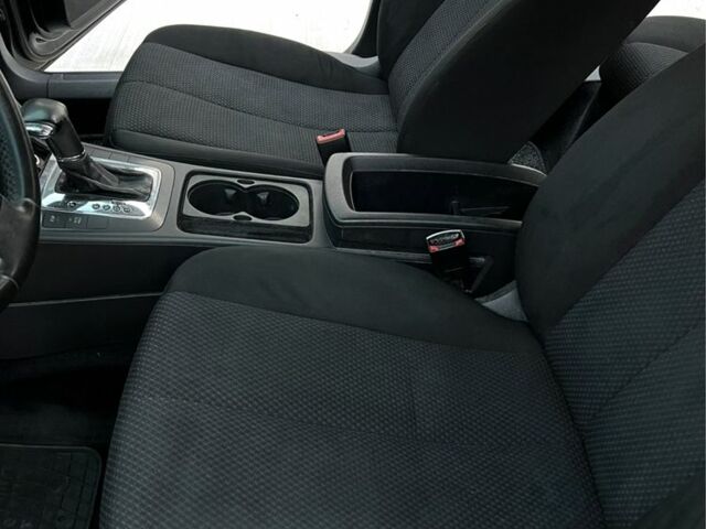 Чорний Фольксваген Пассат, об'ємом двигуна 1.6 л та пробігом 215 тис. км за 5900 $, фото 6 на Automoto.ua