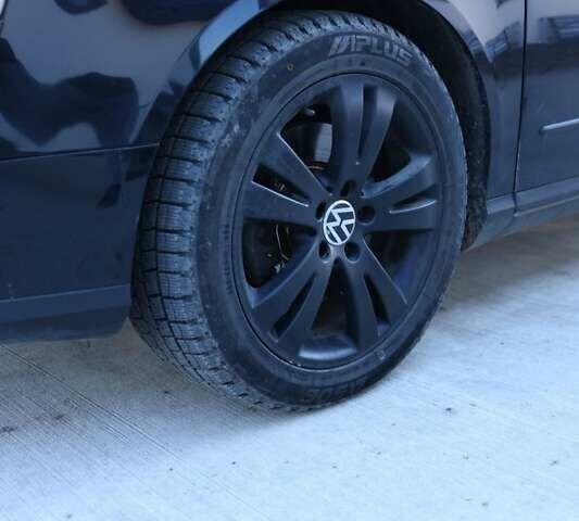 Черный Фольксваген Пассат, объемом двигателя 1.6 л и пробегом 215 тыс. км за 5900 $, фото 7 на Automoto.ua