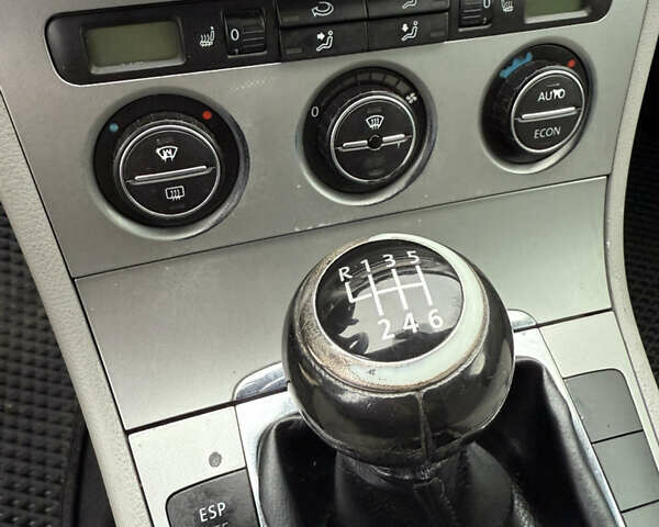 Черный Фольксваген Пассат, объемом двигателя 2 л и пробегом 350 тыс. км за 5750 $, фото 26 на Automoto.ua