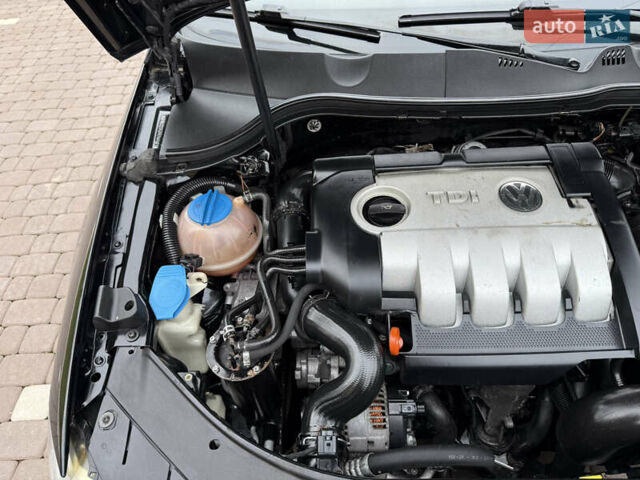 Черный Фольксваген Пассат, объемом двигателя 2 л и пробегом 350 тыс. км за 5850 $, фото 27 на Automoto.ua
