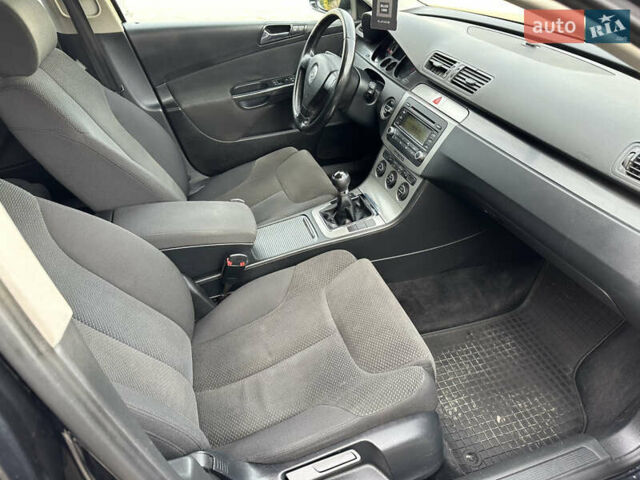 Чорний Фольксваген Пассат, об'ємом двигуна 1.9 л та пробігом 320 тис. км за 4750 $, фото 16 на Automoto.ua