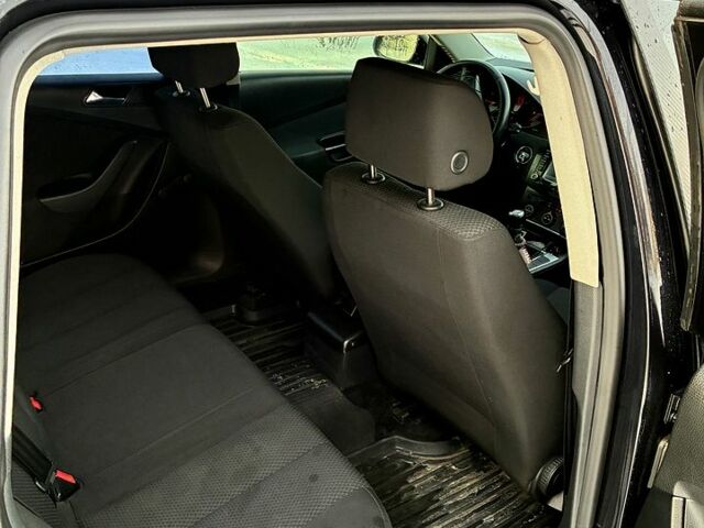 Черный Фольксваген Пассат, объемом двигателя 2 л и пробегом 275 тыс. км за 5650 $, фото 7 на Automoto.ua