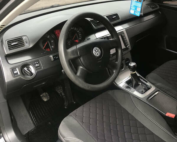 Черный Фольксваген Пассат, объемом двигателя 1.97 л и пробегом 311 тыс. км за 5350 $, фото 9 на Automoto.ua