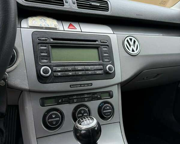 Черный Фольксваген Пассат, объемом двигателя 2 л и пробегом 350 тыс. км за 5750 $, фото 25 на Automoto.ua