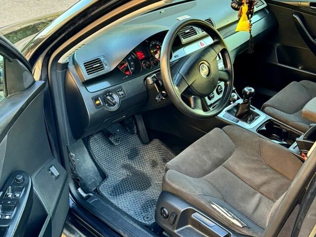 Чорний Фольксваген Пассат, об'ємом двигуна 2 л та пробігом 316 тис. км за 5700 $, фото 8 на Automoto.ua