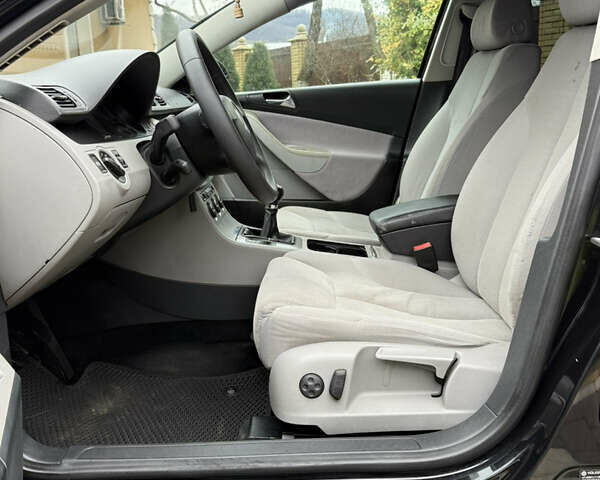 Черный Фольксваген Пассат, объемом двигателя 2 л и пробегом 350 тыс. км за 5850 $, фото 9 на Automoto.ua