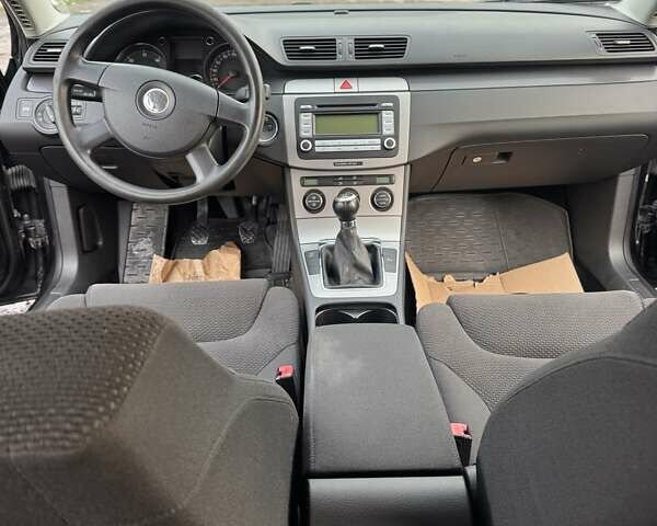 Черный Фольксваген Пассат, объемом двигателя 1.9 л и пробегом 270 тыс. км за 4900 $, фото 8 на Automoto.ua